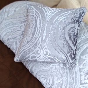 King size comforter w/ throw pillow